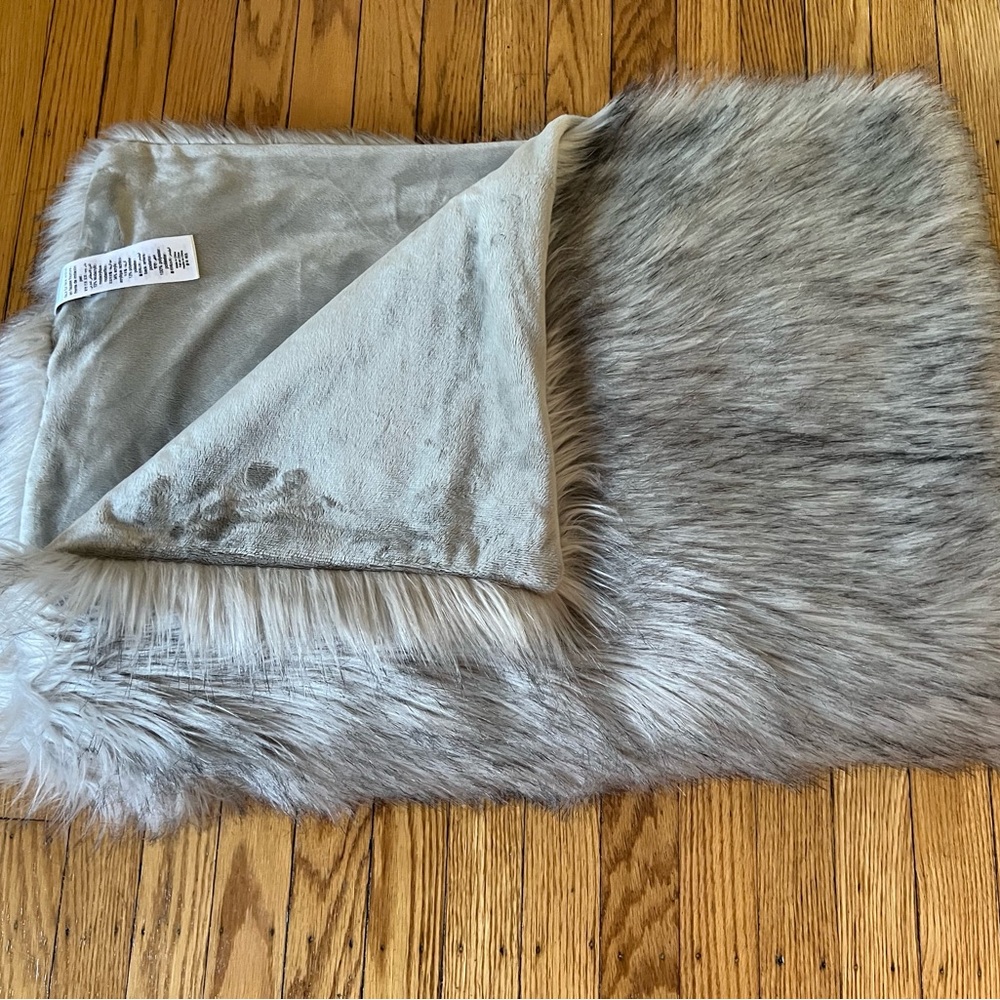 Sale! EUC Elegant West Elm faux fur blanket